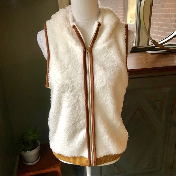 NEW! IVORY HOODIE VEST - Picture 2 of 6